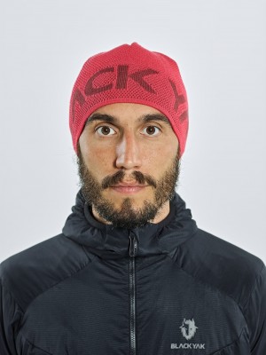 Red Men's Black Yak Logo Knit Beanie | CP7QZ235