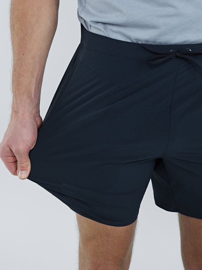 Black Men's Black Yak Caracu Superlight Outdoor Shorts | PX2DY521