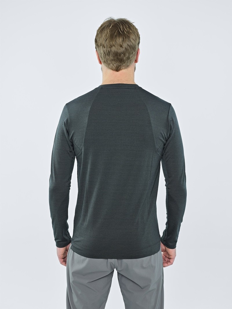 Black Men's Black Yak Kabru Merino Roundneck Long Sleeve | TC3FH143