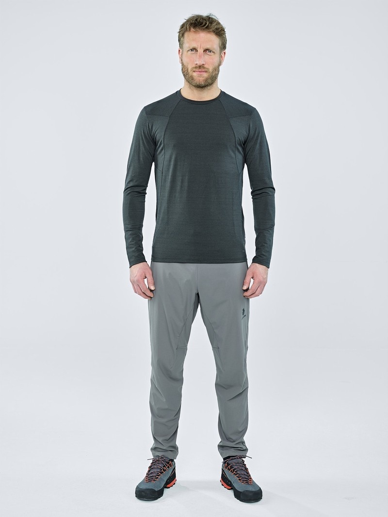 Black Men's Black Yak Kabru Merino Roundneck Long Sleeve | TC3FH143