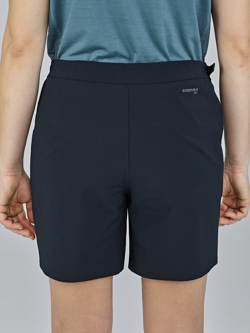 Black Women's Black Yak Dangi Outdoor Shorts | DS7ET630