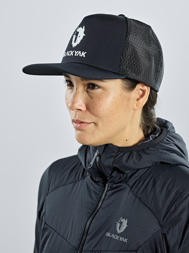 Black Women's Black Yak Logo Tech Caps | SV4ZG124