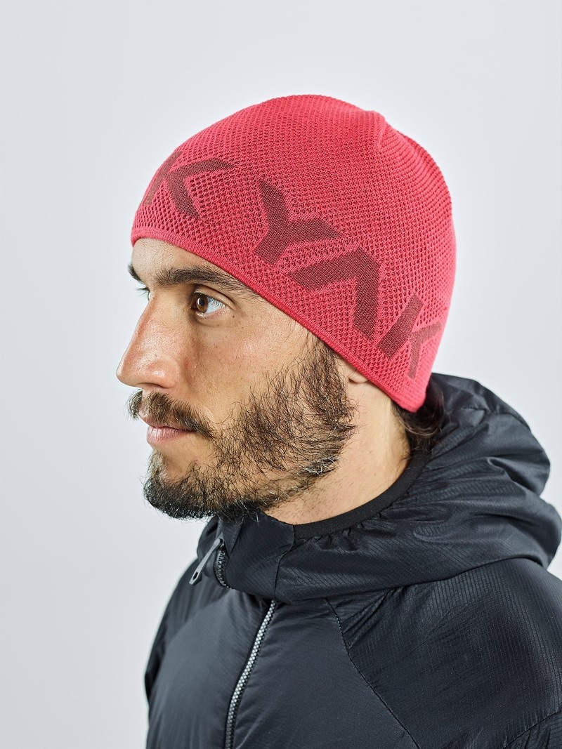 Red Men's Black Yak Logo Knit Beanie | CP7QZ235