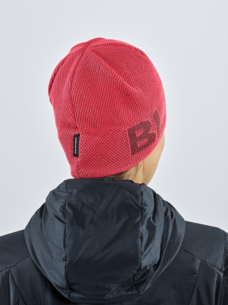 Red Men's Black Yak Logo Knit Beanie | CP7QZ235