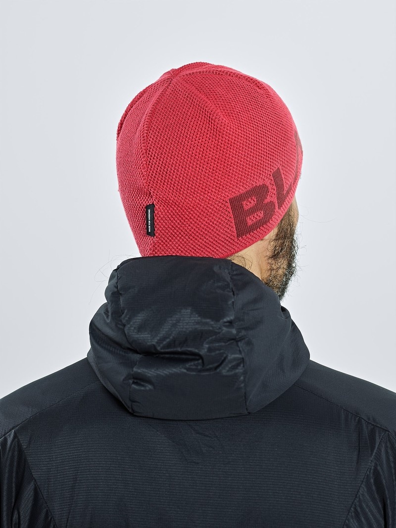 Red Men's Black Yak Logo Knit Beanie | CP7QZ235