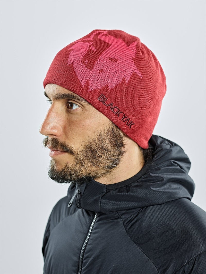 Red Men's Black Yak Logo Knit Beanie | XG9ZC951