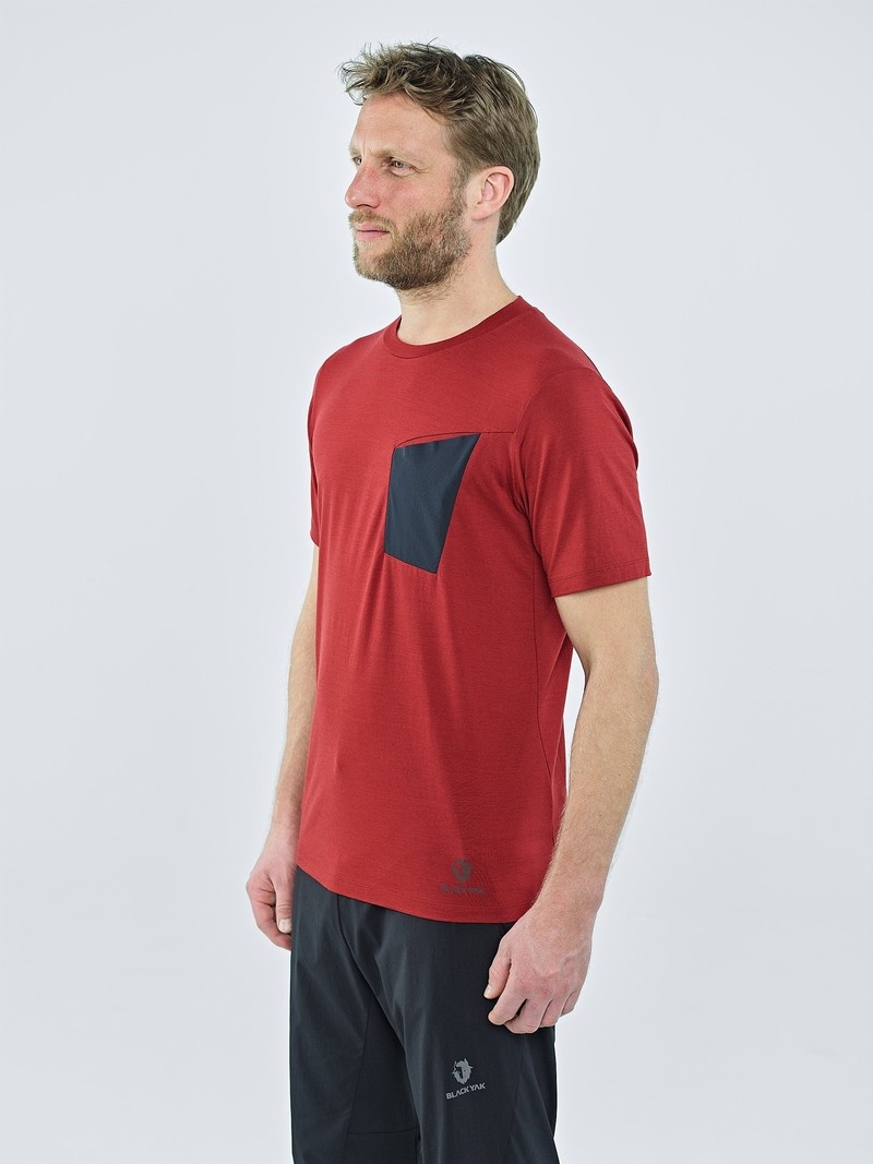 Red Men's Black Yak Mewati Chest Pocket T Shirts | LH8BW940