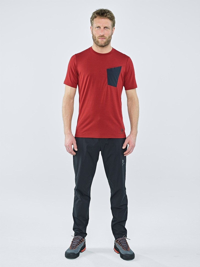 Red Men's Black Yak Mewati Chest Pocket T Shirts | LH8BW940