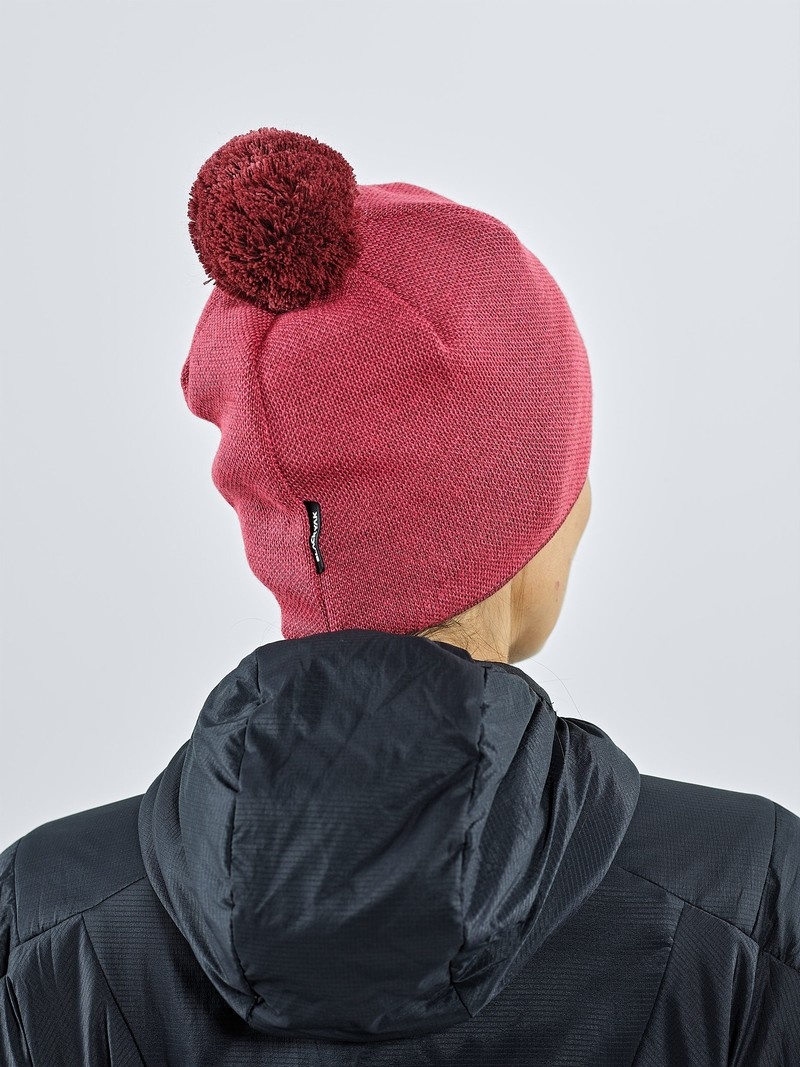 Red Women's Black Yak Knit Pompom Beanie | UW2RL431