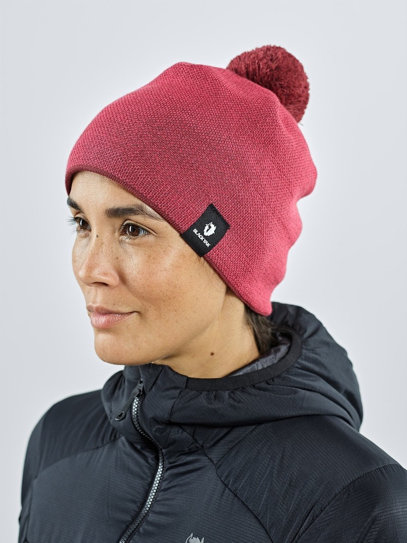 Red Women's Black Yak Knit Pompom Beanie | UW2RL431