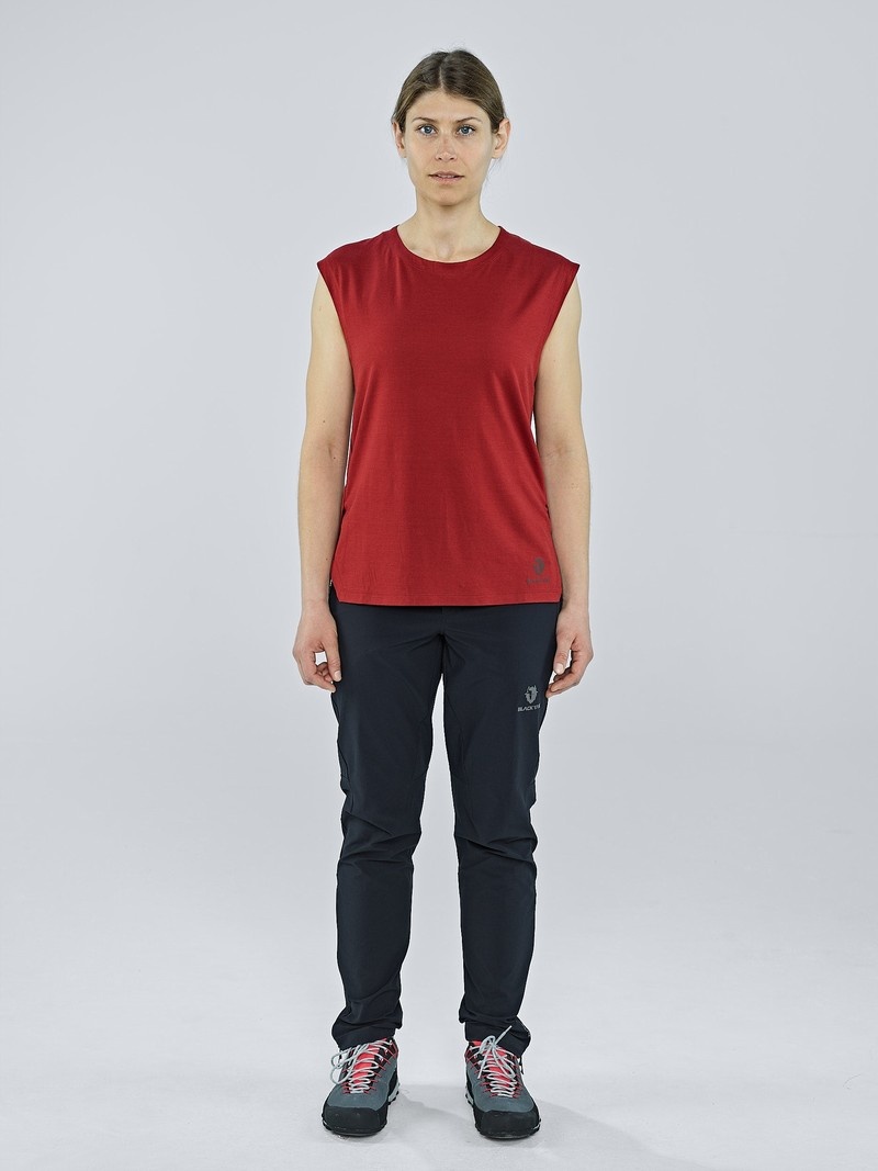 Red Women's Black Yak Mewati Sleeveless T Shirts | VN5DU483