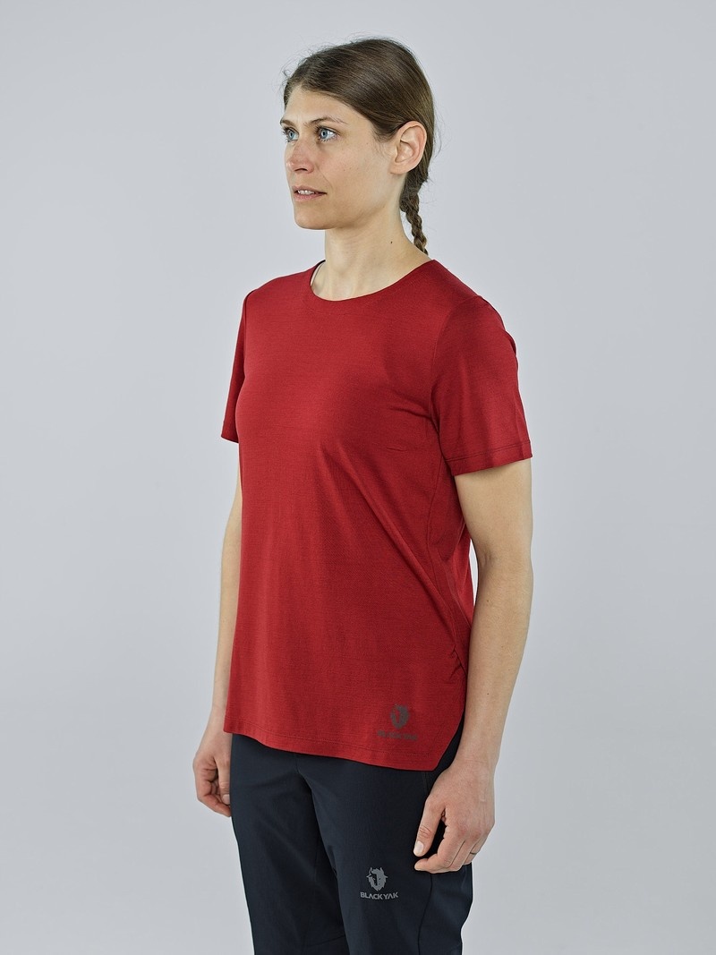 Red Women's Black Yak Mewati T Shirts | MH0UY803