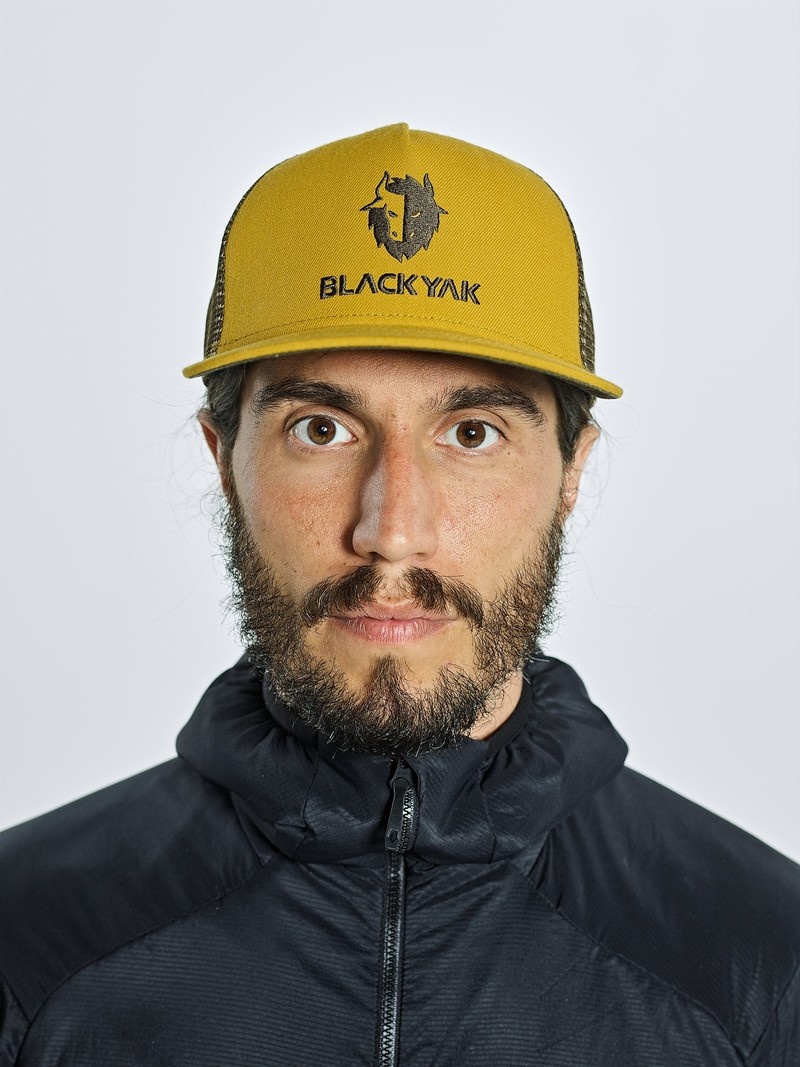 Yellow Men\'s Black Yak Logo Classic Trucker Caps | GP0EZ330